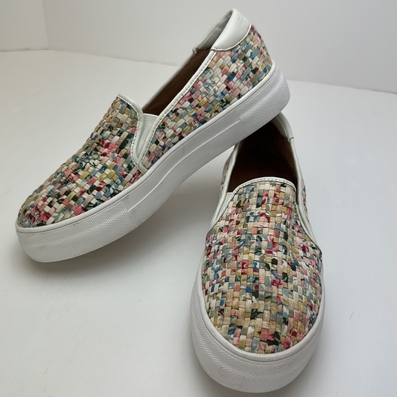 Caslon Alden Fabric Woven Multicolored Sneaker Size 7M Slip On Comfy - Picture 13 of 13